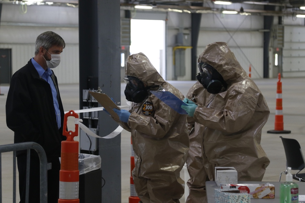 Wisconsin's adjutant general and senior leaders visit COVID-19 testing facility
