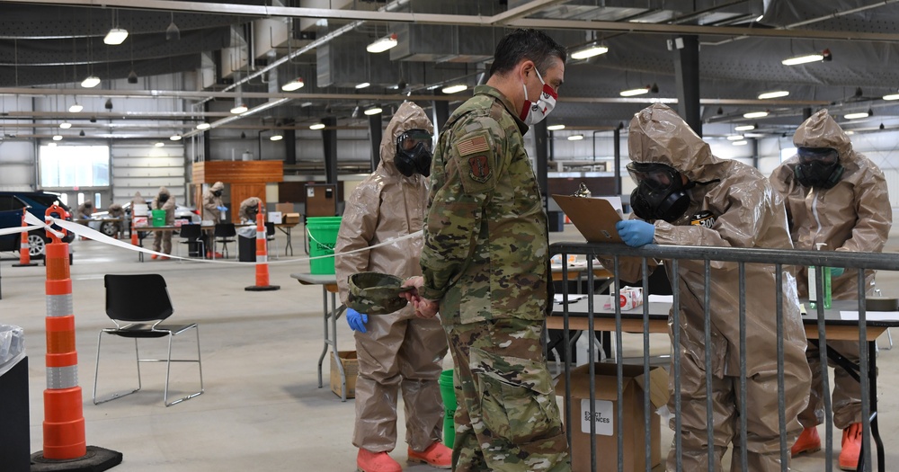 Wisconsin's adjutant general and senior leaders visit COVID-19 testing facility
