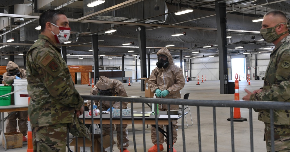 Wisconsin's adjutant general and senior leaders visit COVID-19 testing facility
