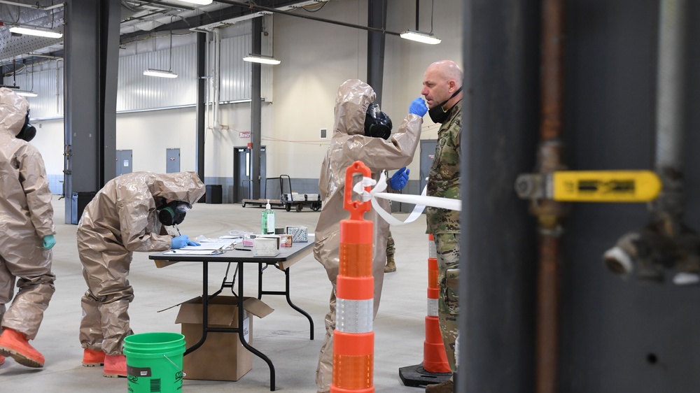 Wisconsin's adjutant general and senior leaders visit COVID-19 testing facility
