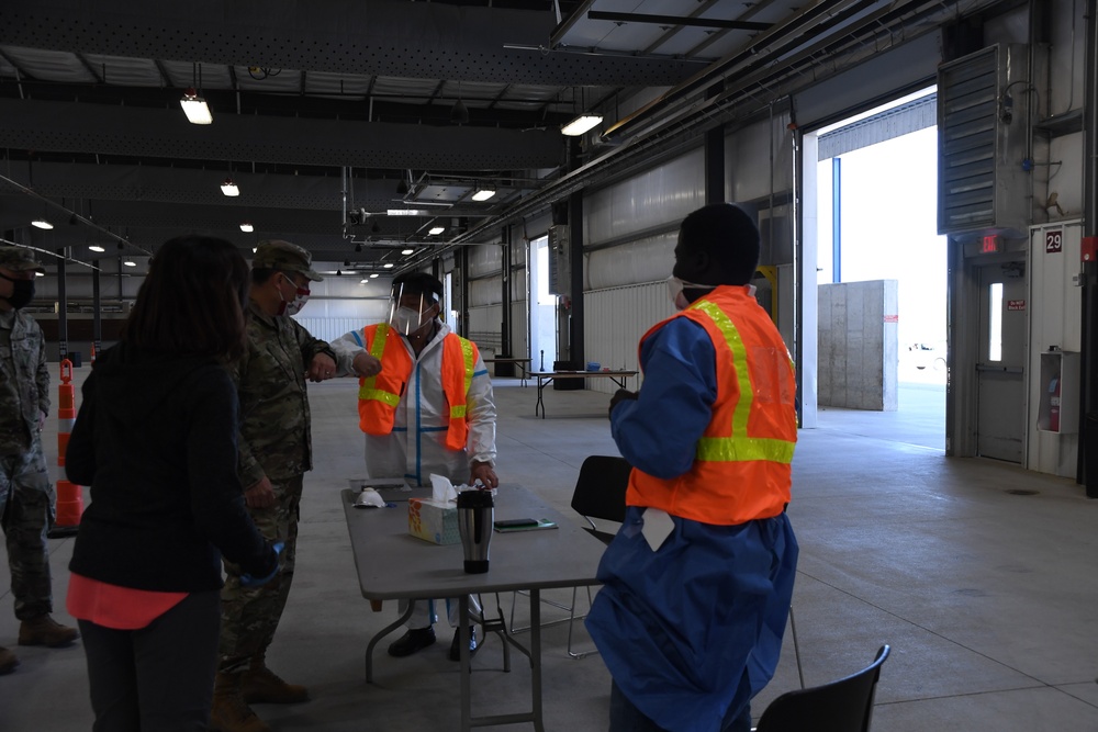 Wisconsin's adjutant general and senior leaders visit COVID-19 testing facility