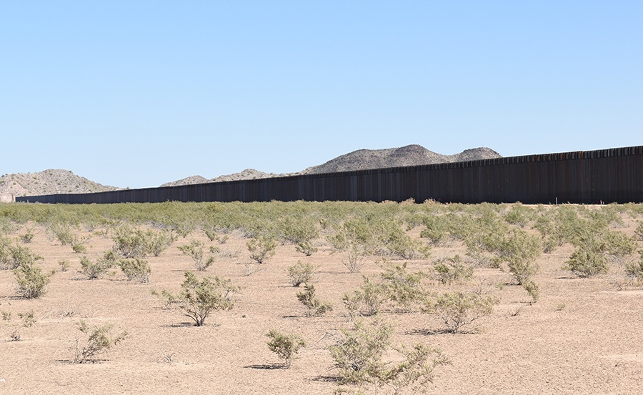 Border Barrier Construction: Yuma 3  [ Image 8 ]