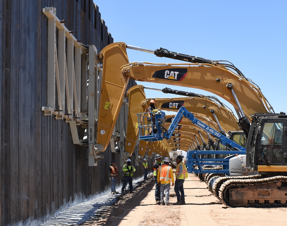 Border Barrier Construction: Yuma 3  [Image 9 ]