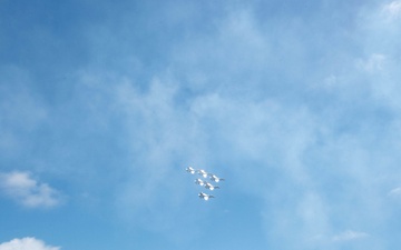 USNS Mercy Sailors Watch USAF Thunderbirds