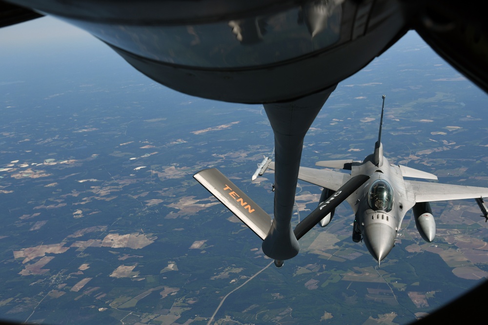 134th Air Refueling Wing Refuels F-16's