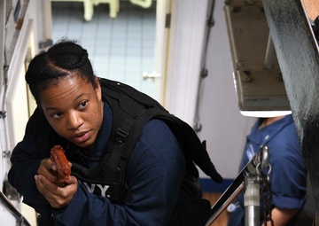 Blue Ridge Sailors Conduct Anti-Terrorism Training