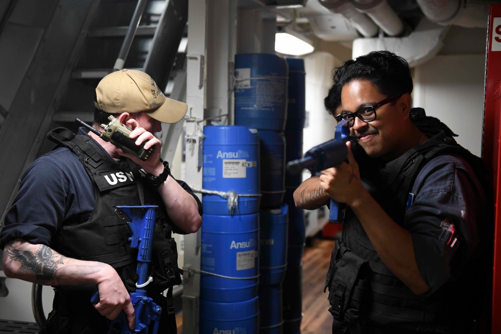 Blue Ridge Sailors Conduct Anti-Terrorism Training