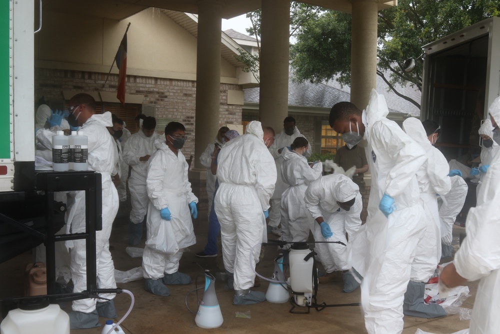 Texas Army National Guard Soldiers Participate in Facility Decontamination Mission
