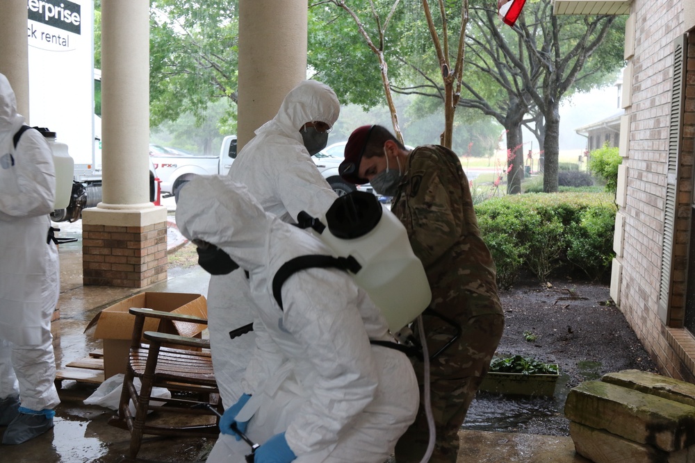 Texas Army National Guard Soldiers Participate in Facility Decontamination Mission