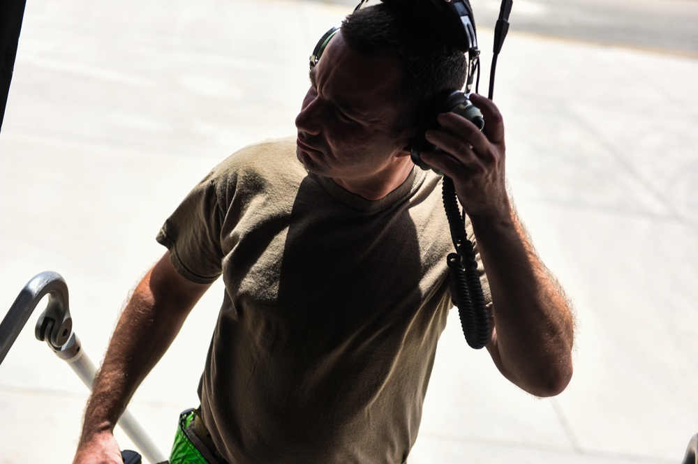 C-17s receive cargo at ASAB