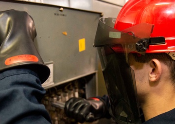 Vella Gulf Conducts Operations in the Gulf of Aden