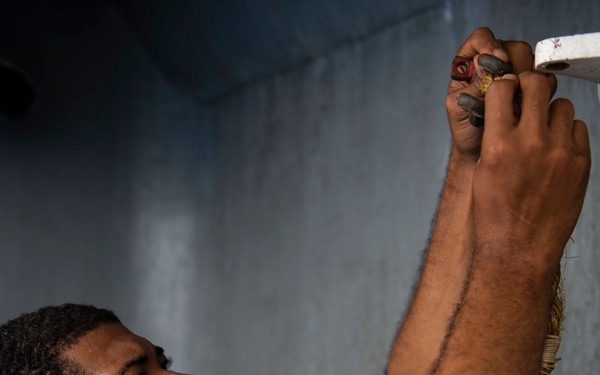 Vella Gulf Conducts Operations in the Gulf of Aden