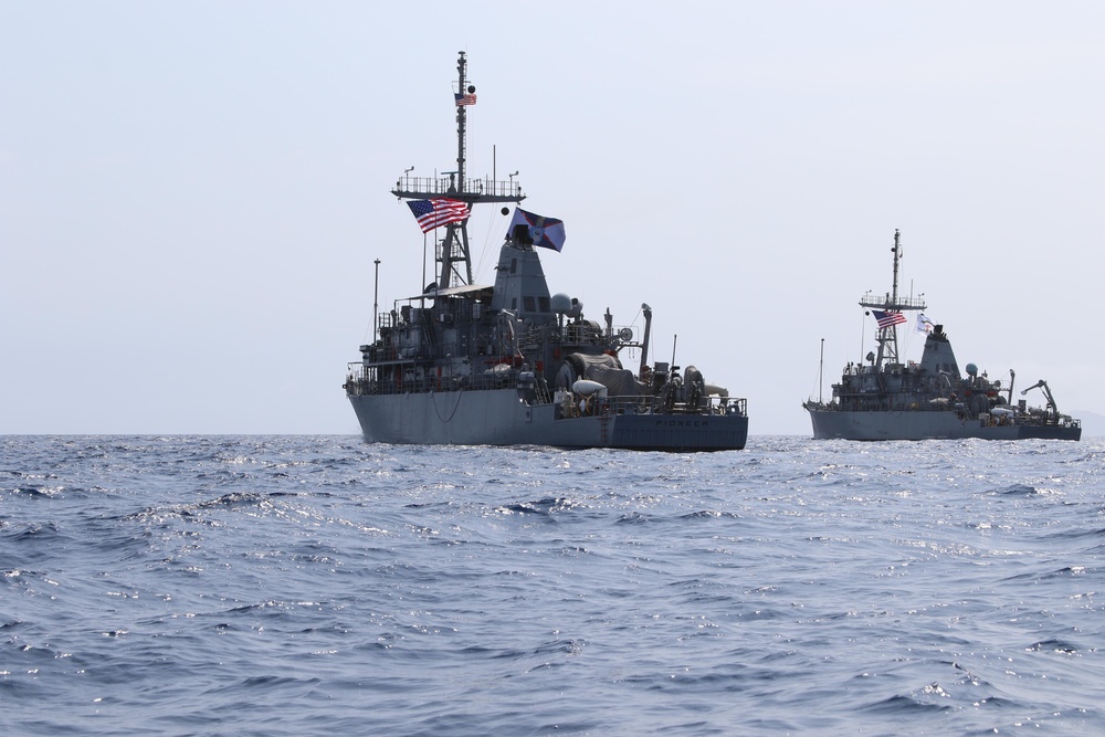 Mine Countermeasure ships operate in East China Sea