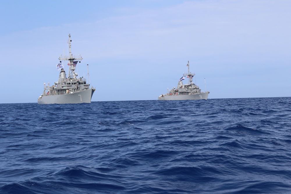 Mine Countermeasure ships operate in East China Sea