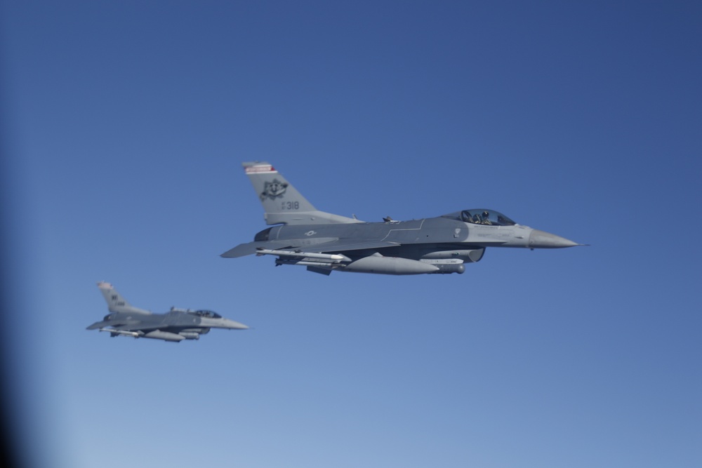 KC-135 refuels F-16 Fighting Falcons during Wisconsin Flyovers