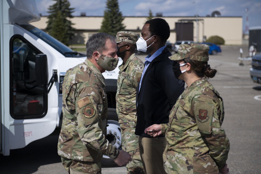 CSAF and CMSAF Visit Team Minot