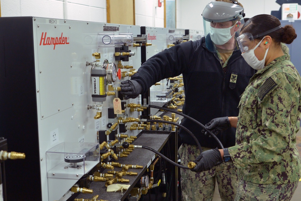 Surface Warfare Engineering School Command Offers Surface Steering Gear “C” School Courses