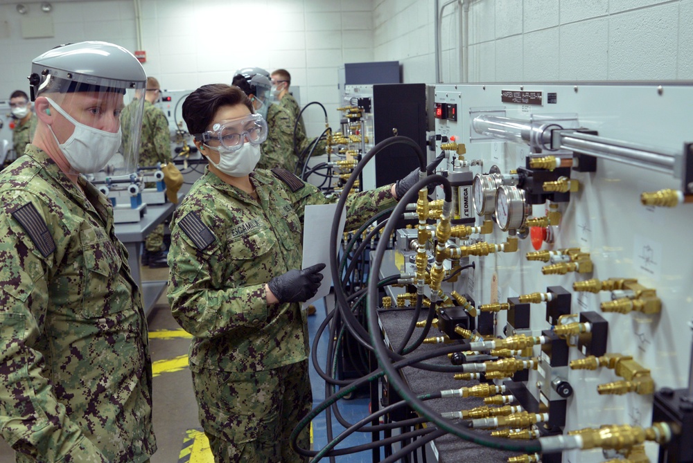 Surface Warfare Engineering School Command Offers Surface Steering Gear “C” School Courses