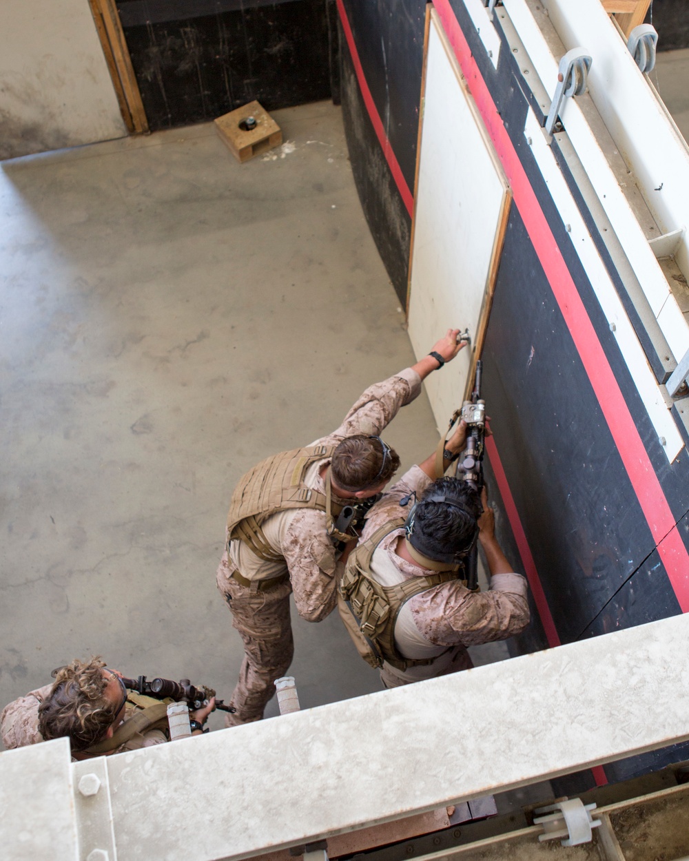 Comin’ in Hot | U.S. Reconnaissance Marines conduct CQT training