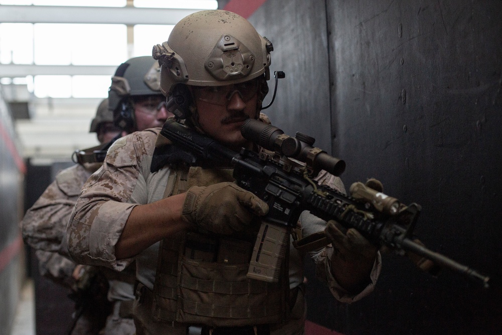 Comin’ in Hot | U.S. Reconnaissance Marines conduct CQT training