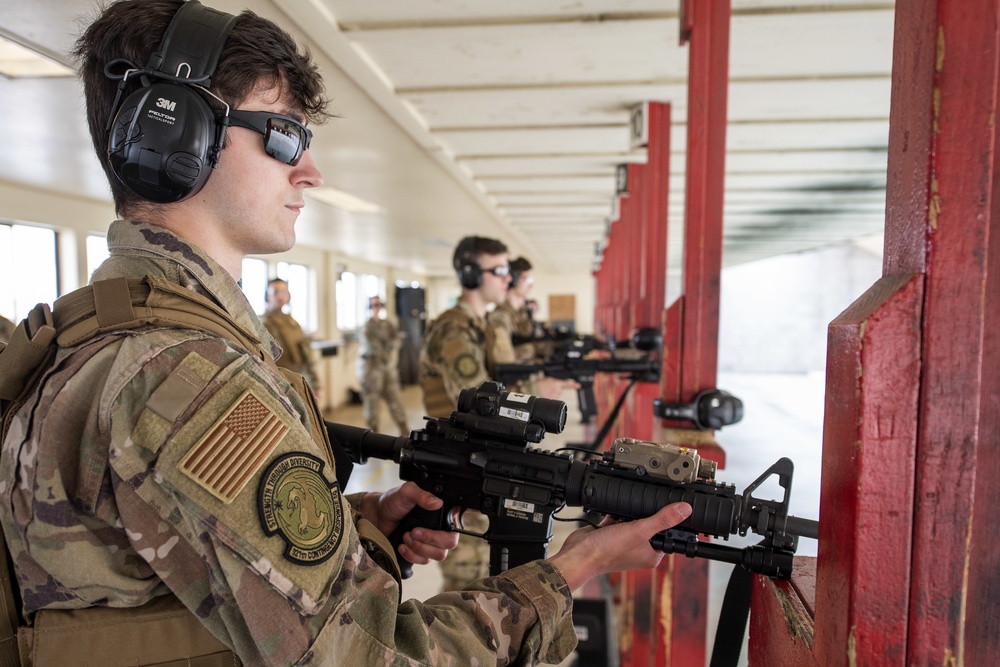 ‘Dragons’ conduct weapons training