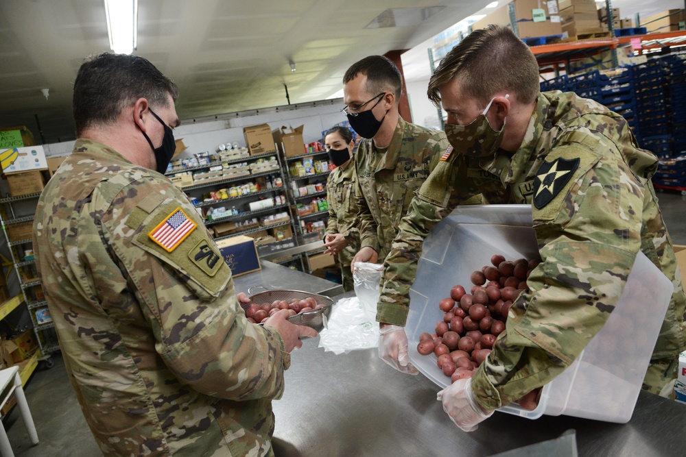 U.S. Congressman Rep. Rick Larsen visits Guardsmen at Sedro-Woolley Food Bank.