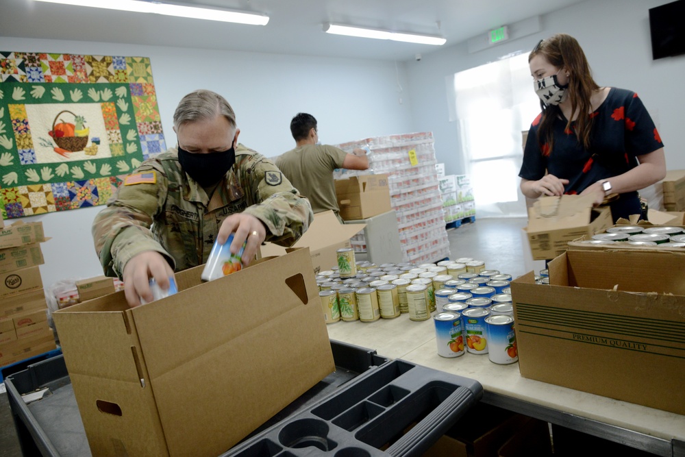 U.S. Congressman Rep. Rick Larsen visits Guardsmen at Sedro-Woolley Food Bank.