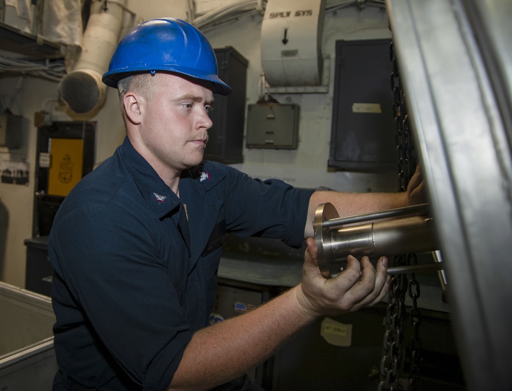 USS Harry S. Truman (CVN 75) transits the Atlantic Ocean