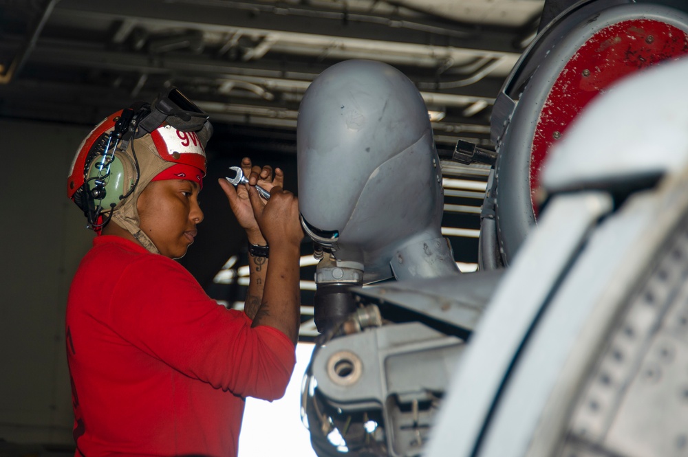 USS Harry S. Truman (CVN 75) transits the Atlantic Ocean