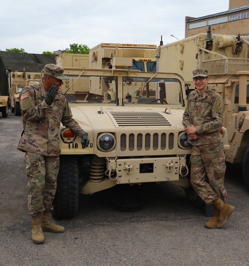 1st ID FWD soldiers load vehicles for transit to Fort Riley