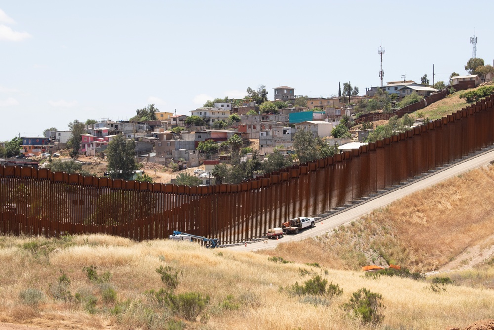 Corps continues to build San Diego 4 border barrier project