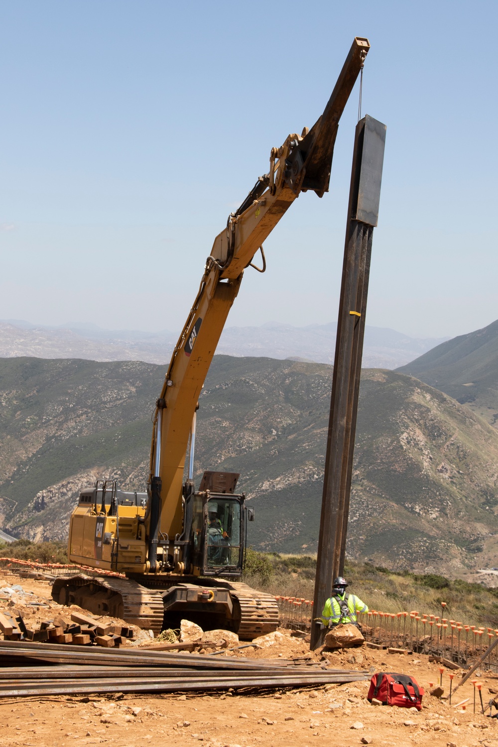 Corps continues to build San Diego 4 border barrier project