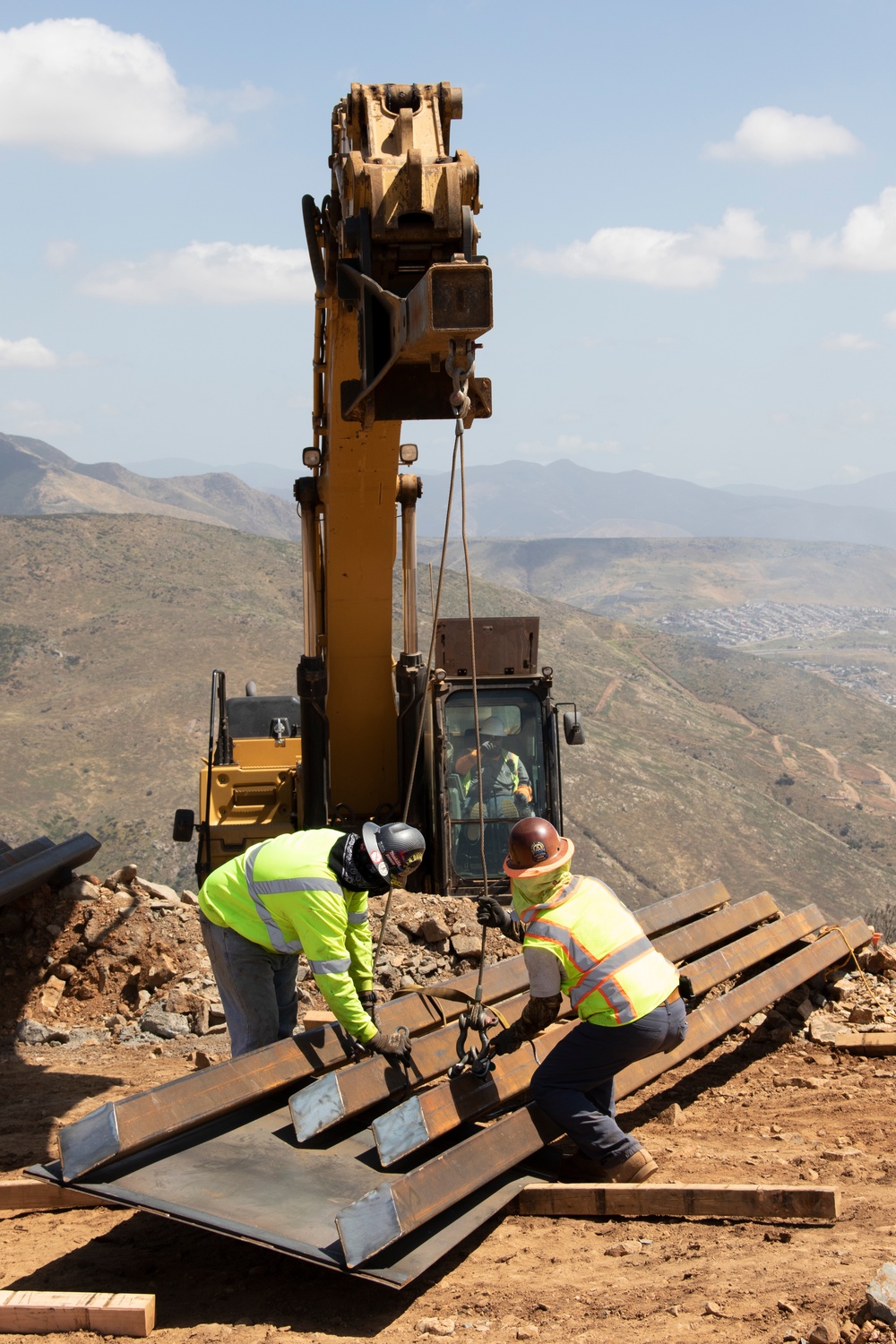 Corps continues to build San Diego 4 border barrier project