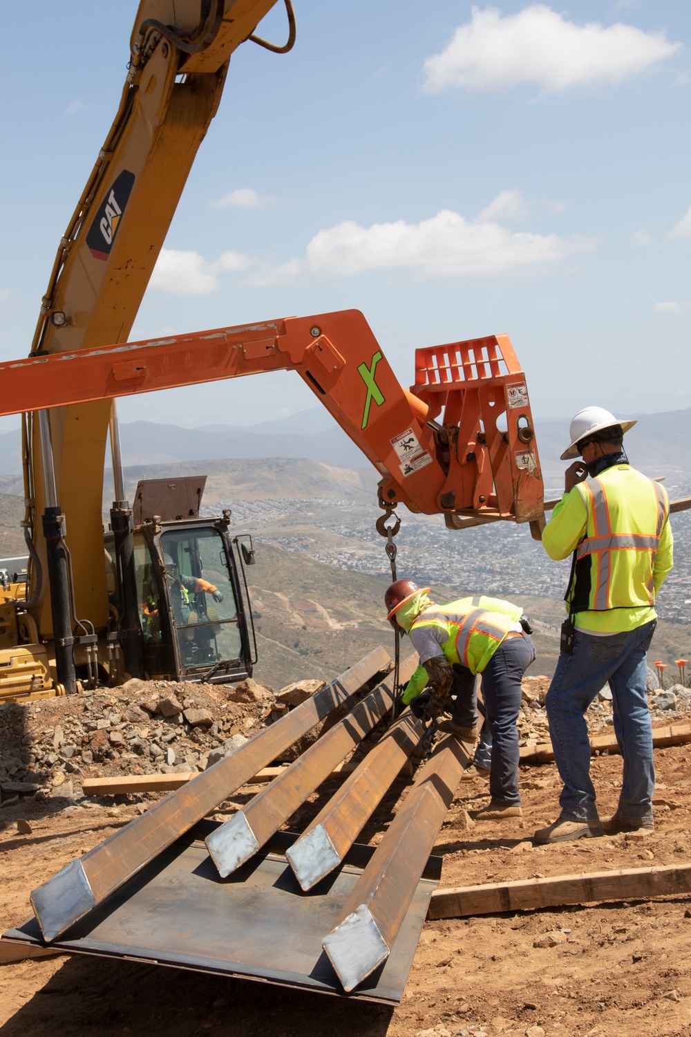 Corps continues to build San Diego 4 border barrier project