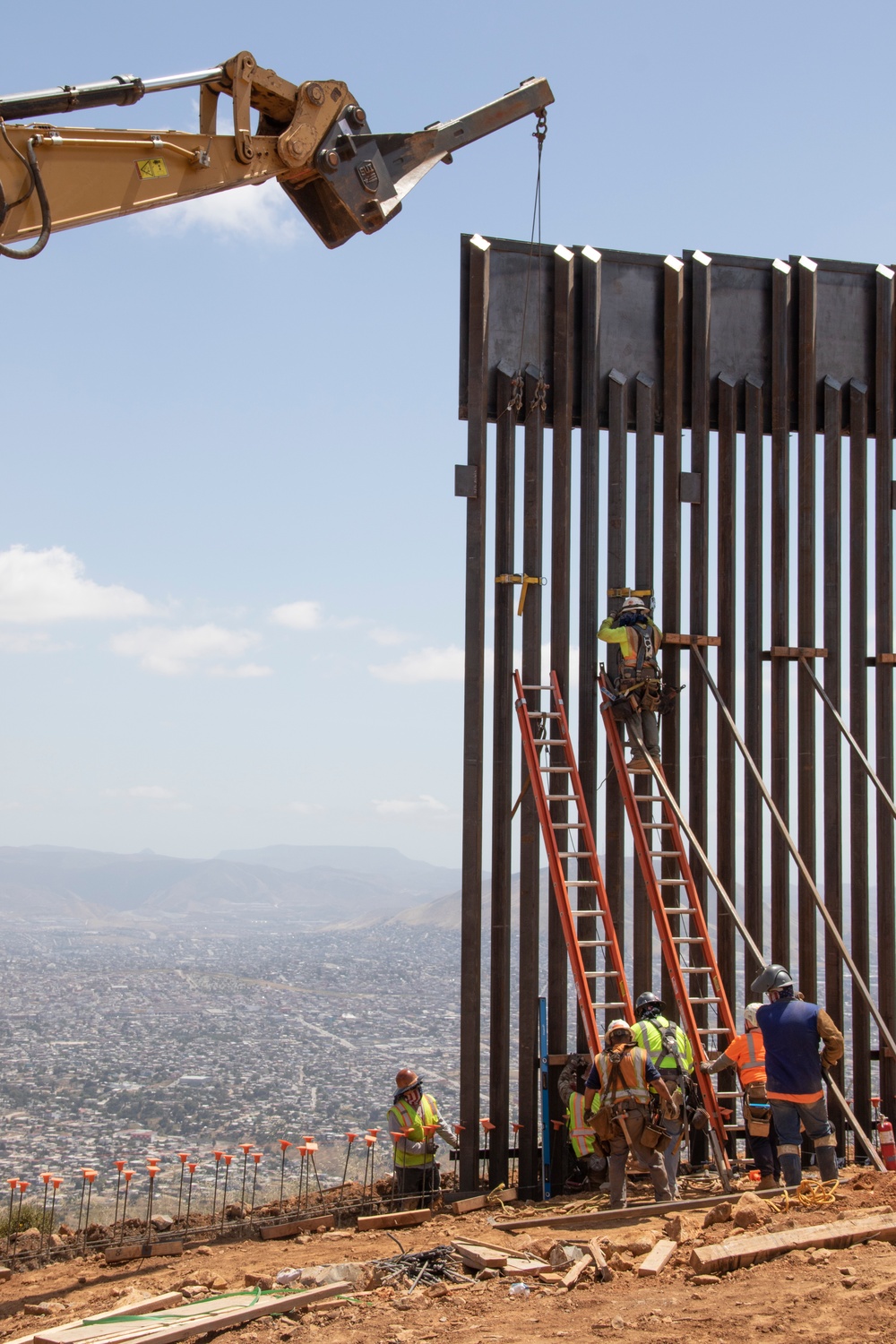 Corps continues to build San Diego 4 border barrier project