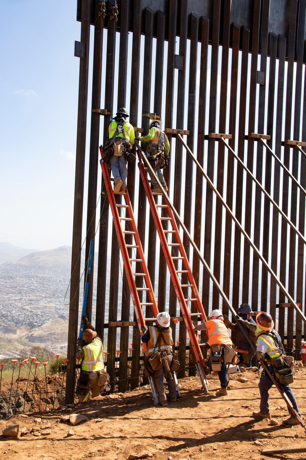 Corps continues to build San Diego 4 border barrier project