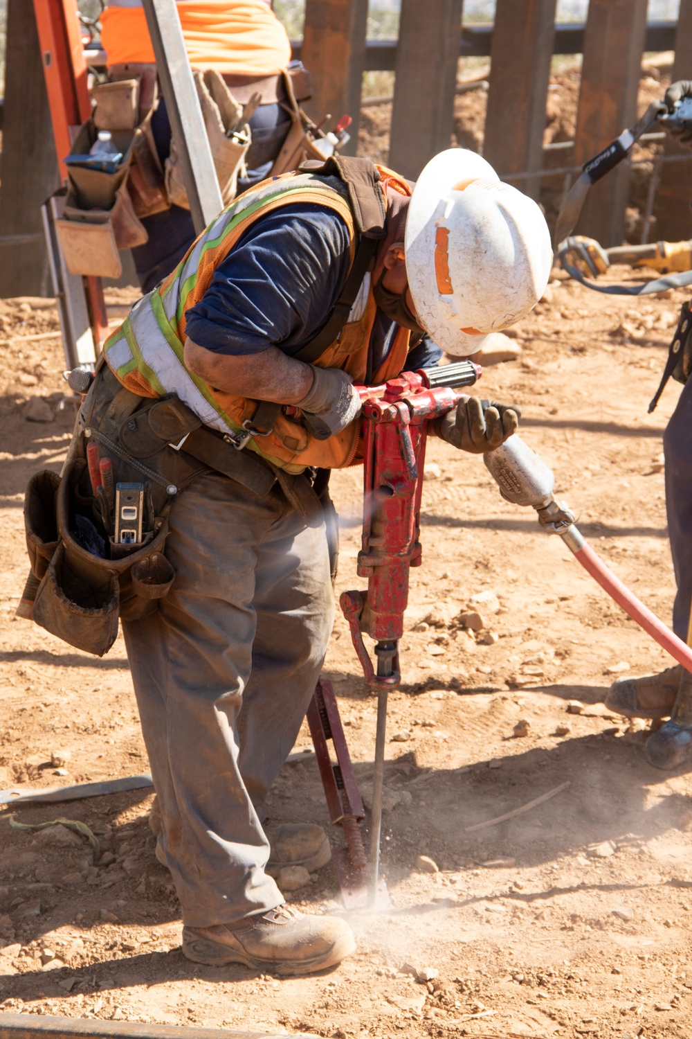 Corps continues to build San Diego 4 border barrier project