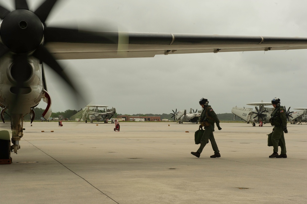 CVW-7 CAG Completes 5,000 Flight Hours in the E-2