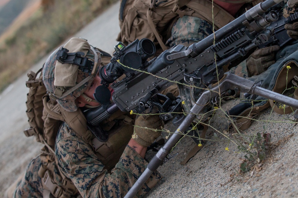 15th MEU Marines descend on the objective