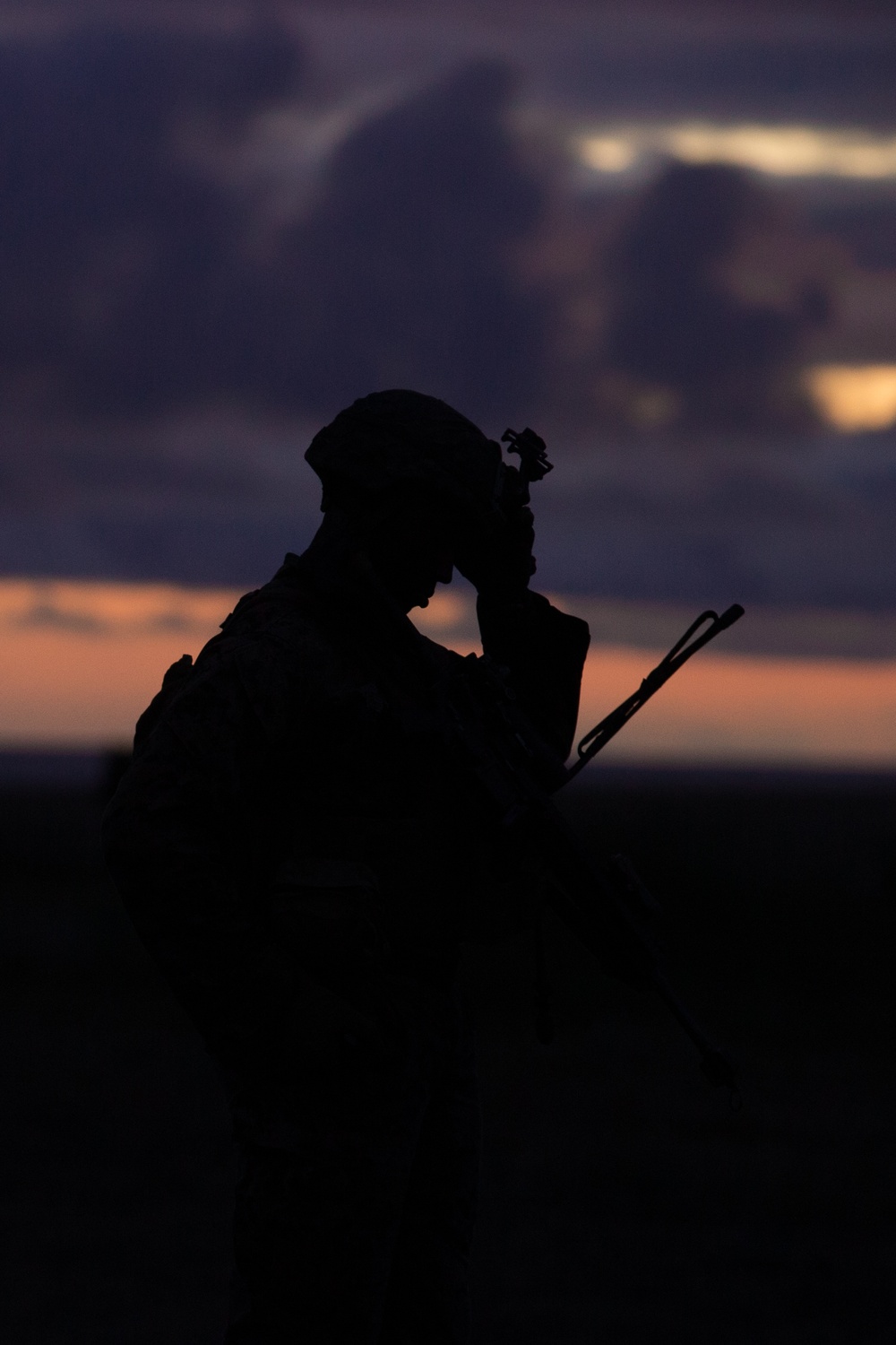 15th MEU Marines descend on the objective