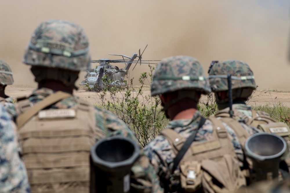 15th MEU Marines descend on the objective