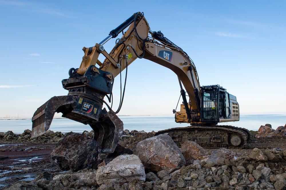 NMCB 1 Seabees conduct a cliff erosion project on board NS Rota.