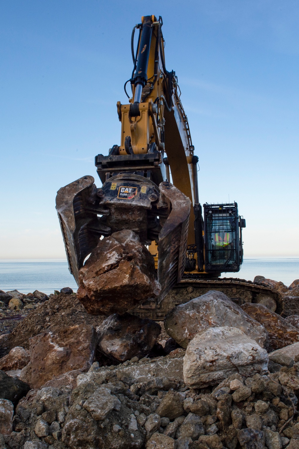 NMCB 1 Seabees conduct a cliff erosion project on board NS Rota.