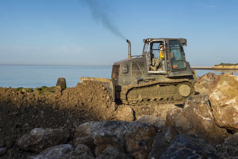 NMCB 1 Seabees conduct a cliff erosion project on board NS Rota.