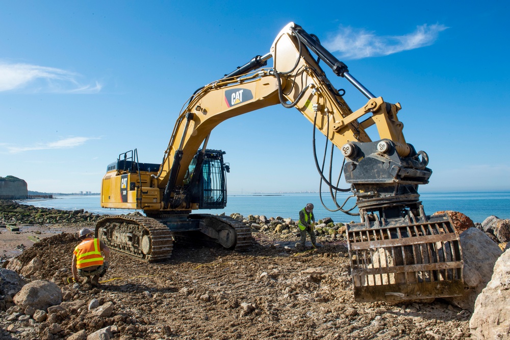 NMCB 1 Seabees conduct a cliff erosion project on board NS Rota.