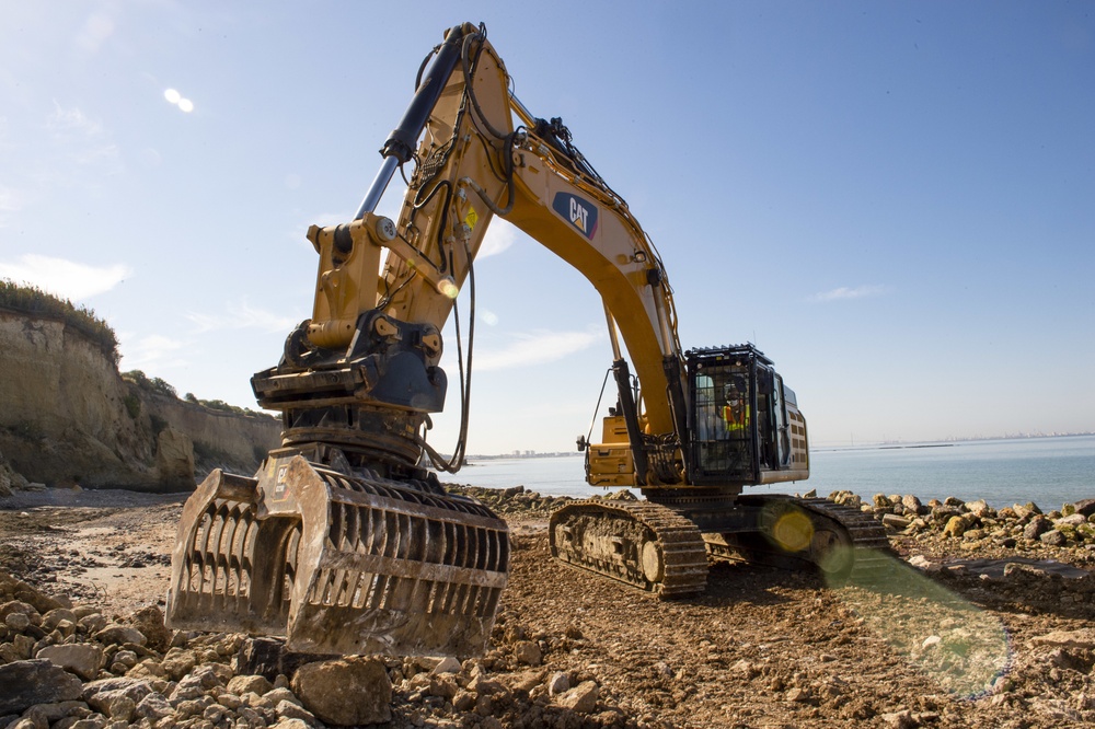 NMCB 1 Seabees conduct a cliff erosion project on board NS Rota.