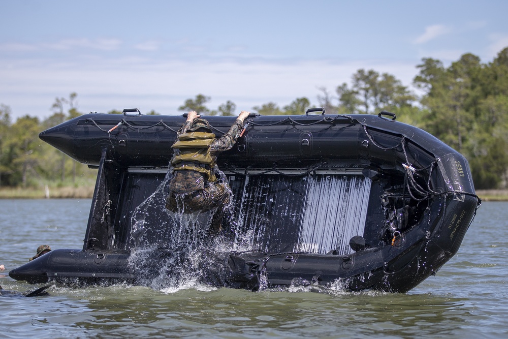 Task force Marines deploying to Latin America conduct small boat training