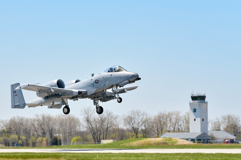 A-10 from 107th FS Takeoff for Michigan Strong Flyover