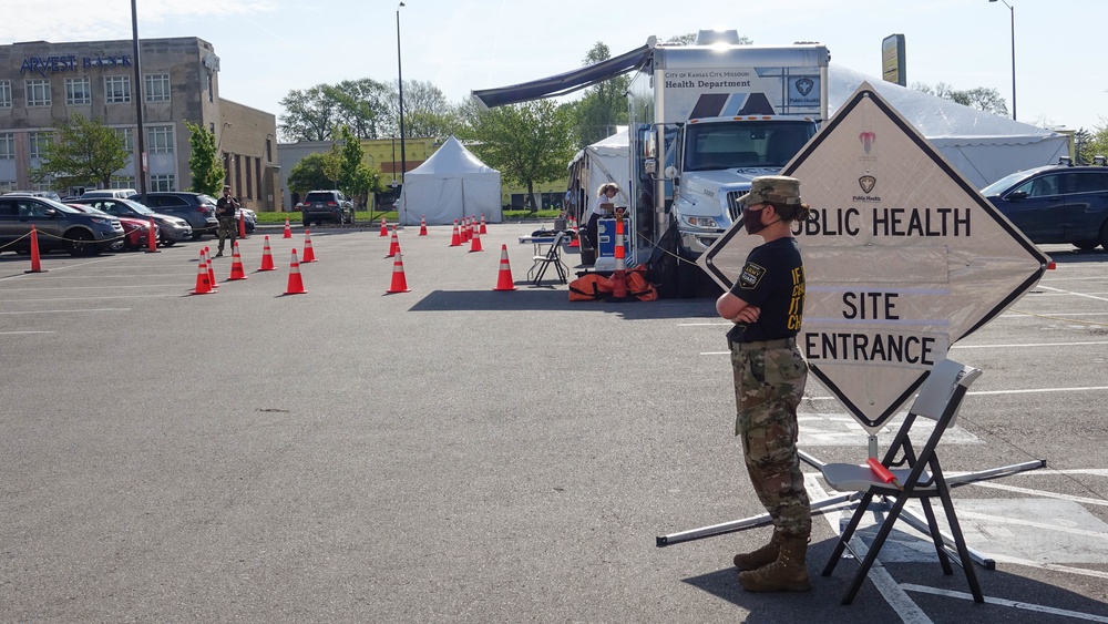 Missouri Soldiers provide traffic management at COVID testing site