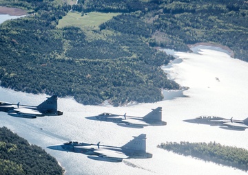 B-1s integrate with Swedish Gripens for first time over Sweden